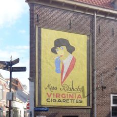 Muurschildering Miss Blanche