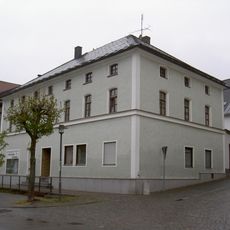Ehemaliges Lebzelterhaus, ursprünglich wohl Evangelisch-Lutherischer Pfarrhof