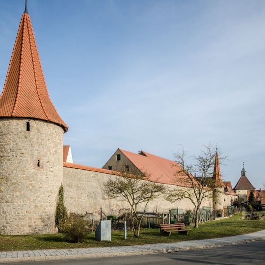 Stadtmauer und Grabenbereich
