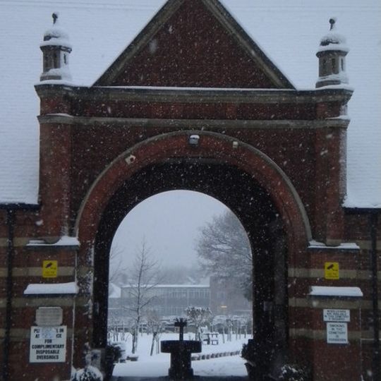 Entrance Gateway, Hoop Lane Jewish Cemetery