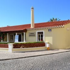 Casa alpendrada no Largo Ilídio de Carvalho
