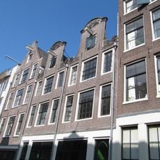 Pand met gevel met latere punttop