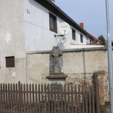 Kříž u domu 34 v ulici Jana Švermy v Droužkovicích