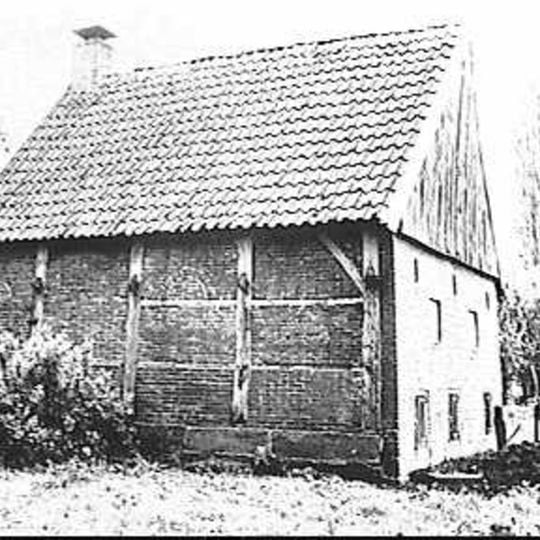 Bakhuis op plint van Bentheimer steen