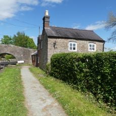 Lock-keeper's cottage adjoining lower lock chamber on Montgomeryshire Canal, Carreghofa Locks