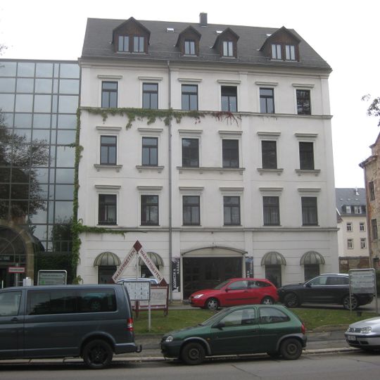 Mietshaus in offener Bebauung Straße der Nationen 41