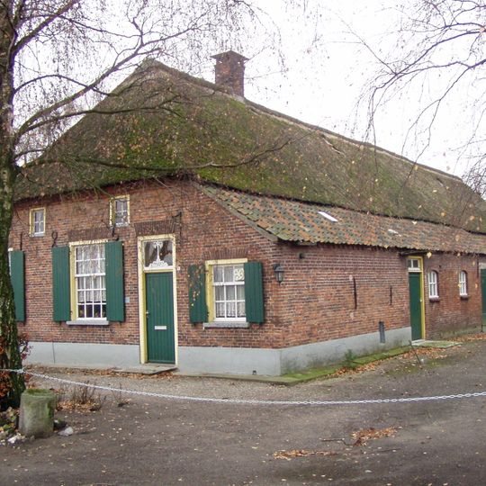 Kortgevelboerderij in ambachtelijk-traditionele stijl