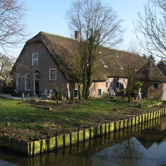 "Hoeve Zonlust" onder rieten wolfdak