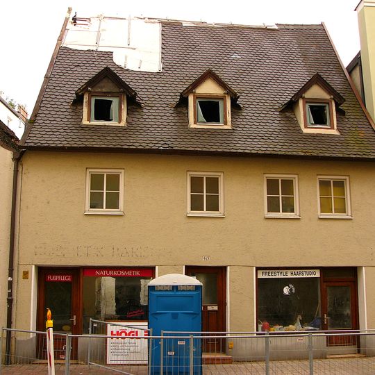 Wohn- und Geschäftshaus