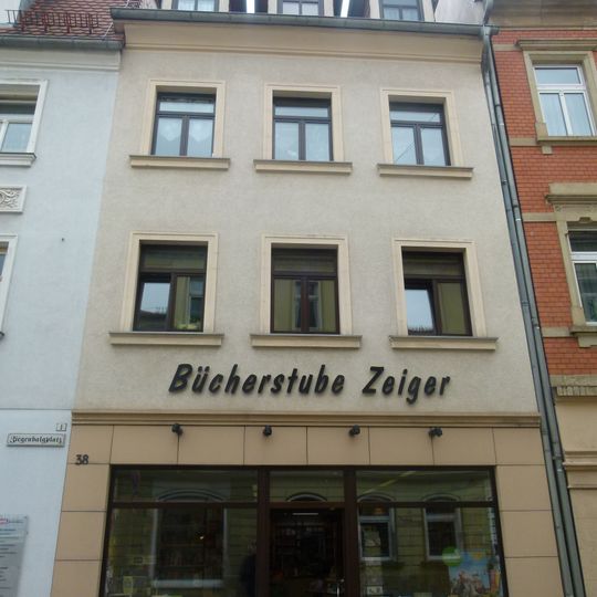 Wohnhaus mit Laden in geschlossener Bebauung Robert-Koch-Straße 38