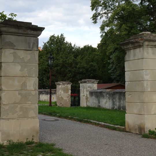 Portal mit zwei Pfeilern