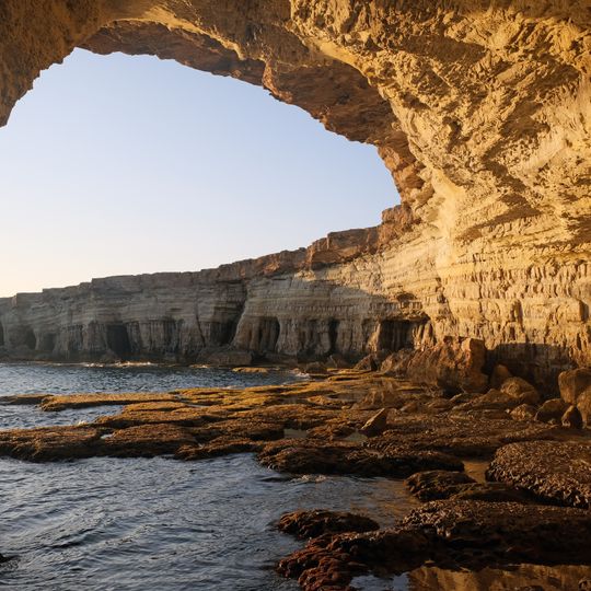 Meereshöhlen nahe dem Kap Greco