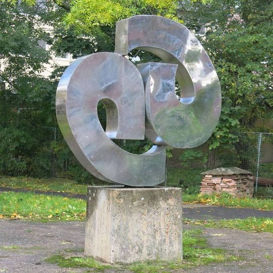 Kovová plastika Spirála ve Studentské ulici v Litvínově