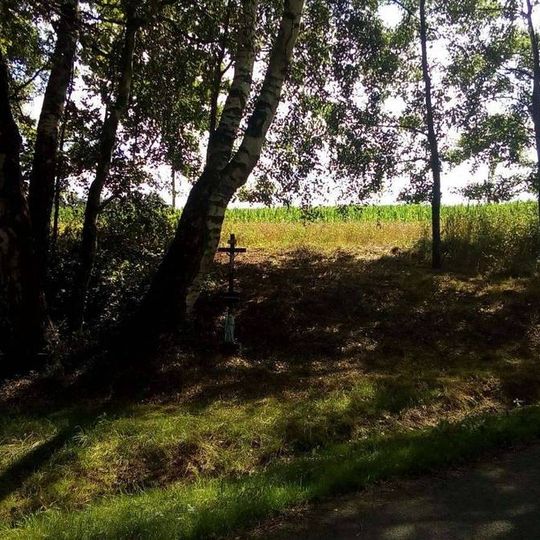 Kříž východně od Zhoře u rozcestí