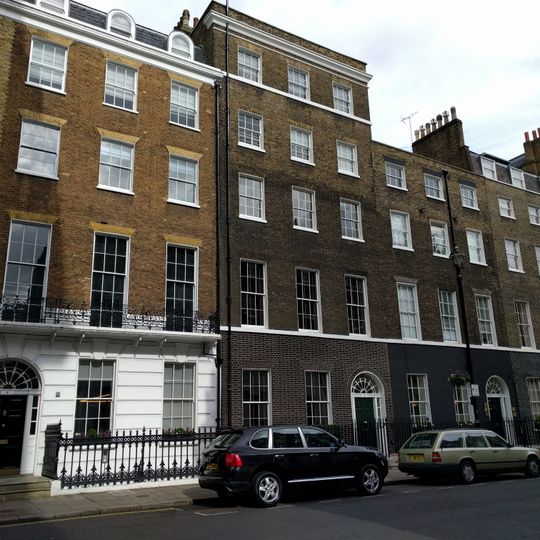 2-5, Fitzhardinge Street W1