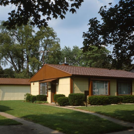 Norris and Harriet Coambs Lustron House