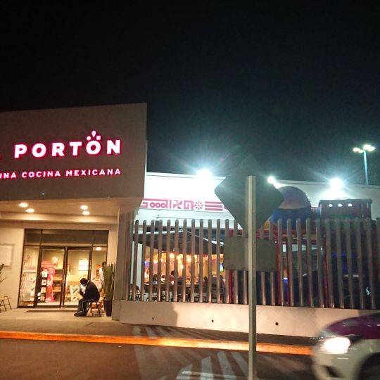 Portón Plaza Oriente