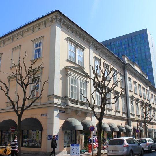 Amts- und Geschäftsgebäude