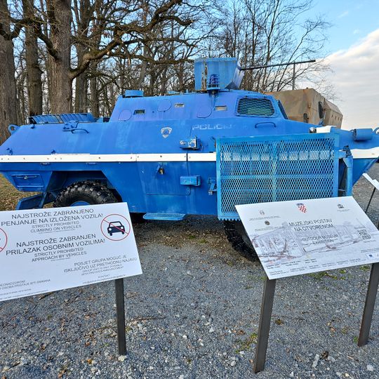 Policijsko oklopno vozilo M83