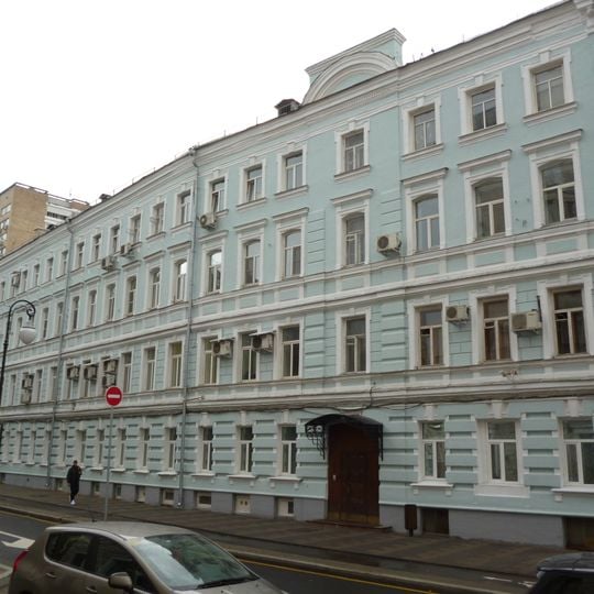 Главный дом с флигелями