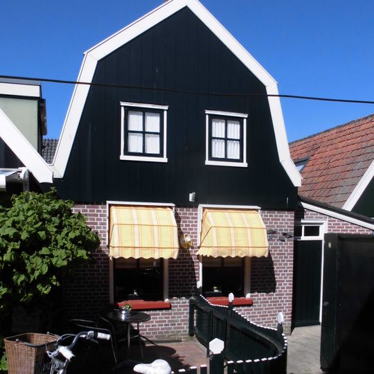 Pand onder mansarde-kap