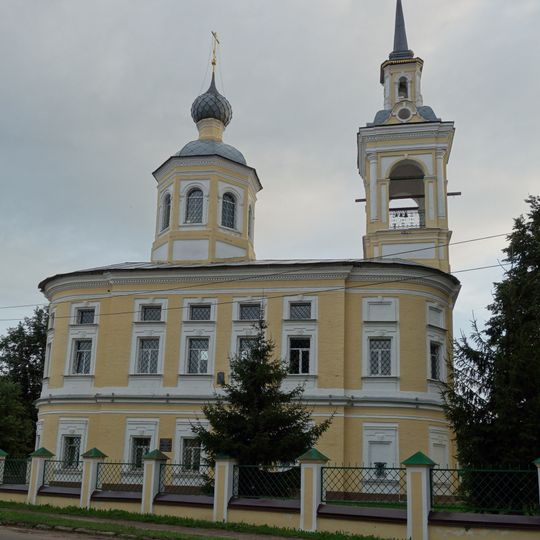 Ограда церкви Преображения с двумя воротами