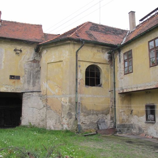 Zemědělský dvůr čp. 1 s kaplí