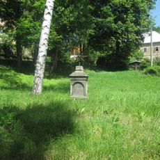 Kříž v Pístově mezi břízami