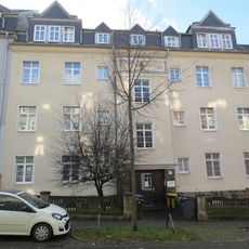 Mietshaus in geschlossener Bebauung mit Vorgarten und Einfriedung Helmholtzstraße 35