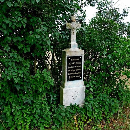 Kříž u silnice severně od Vitic