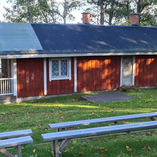 Lakeside cottage in Urajärvi Manor