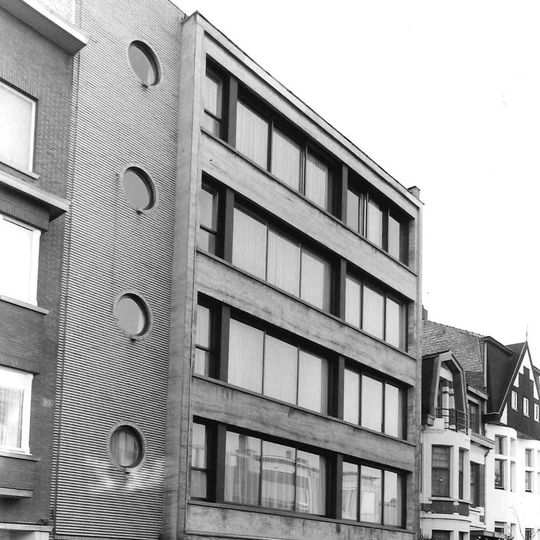 Lachappelle apartment building