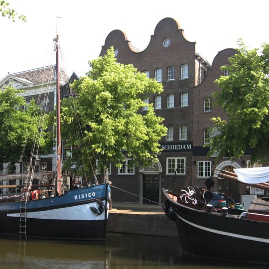 Branderijgebouw "De Locomotief"