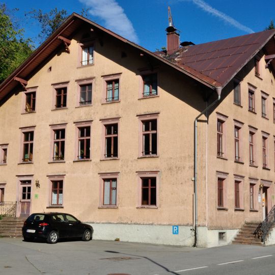 Gemeindeamt und Volksschule