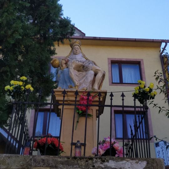 Súsošie šaštínskej Piety, podstavec