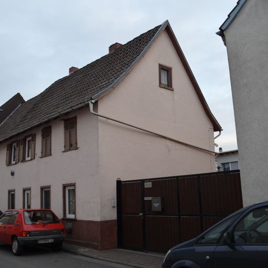 Traufständiges Fachwerkhaus