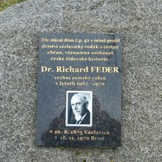 Pamětní deska Dr. Richarda Federa ve Václavicích