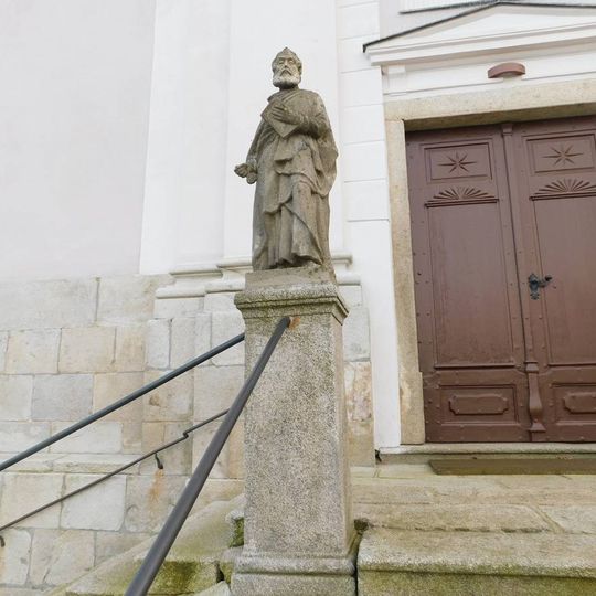 Socha svatého Petra před kostelem v Batelově
