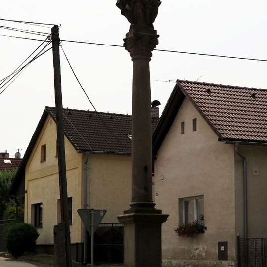 Sloup se sousoším Piety