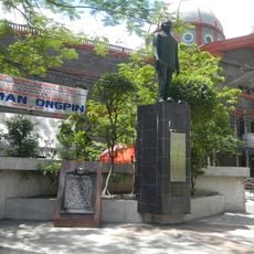 Don Roman Ongpin Monument