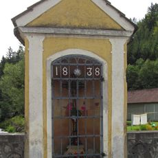 Straßenbrücke und Wegkapelle