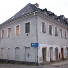 Wohnhaus in halboffener Bebauung und in Ecklage Markt 2