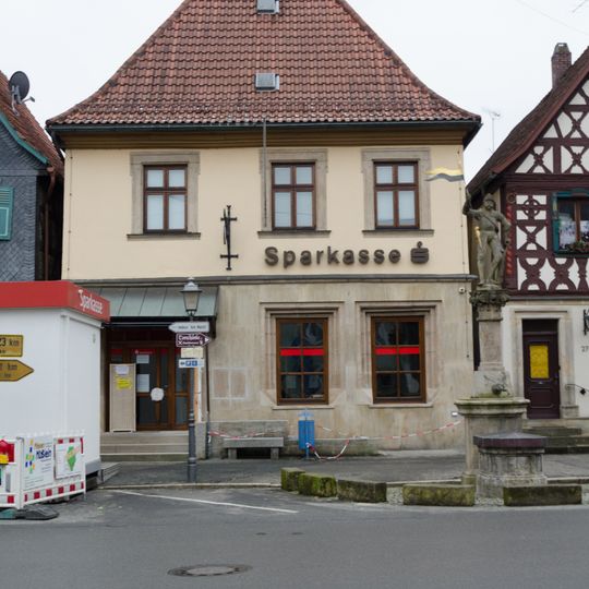 Wohn- und Geschäftshaus