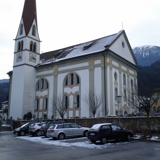 Kath. Pfarrkirche hl. Petrus und Friedhof