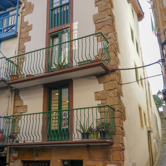 Casa Nagusia 16