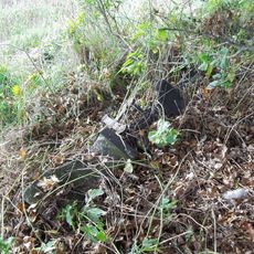 Kříž východně od Březiny u polní cesty