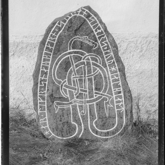Uppland Runic Inscription 558