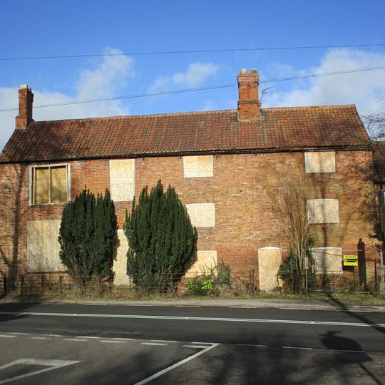 Ivy Farmhouse And Cottage