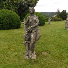 Socha Afrodity v zámeckém parku ve Valči