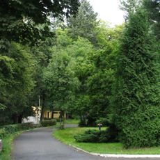 Park z aleją dojazdową we Wrocławiu